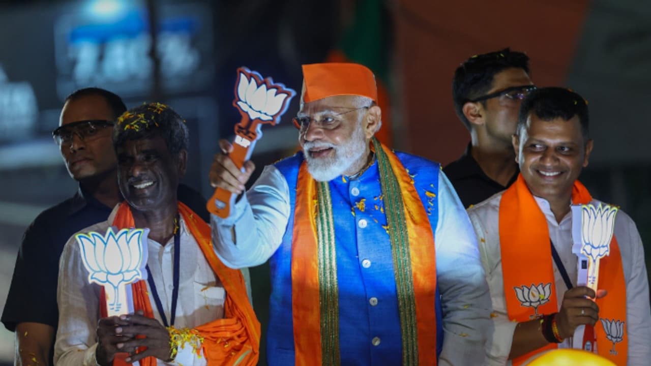 400 ഇല്ല, എൻഡിഎ 393 സീറ്റിൽ വരെ, ബിജെപി മാത്രം 343; മോദി 3.0 യെന്ന അഭിപ്രായ സർവെ ഫലം പുറത്തുവിട്ട് ഇന്ത്യ ടിവി 400 ഇല്ല, എൻഡിഎ 393 സീറ്റിൽ വരെ, ബിജെപി മാത്രം 343; മോദി 3.0 യെന്ന അഭിപ്രായ സർവെ ഫലം പുറത്തുവിട്ട് ഇന്ത്യ ടിവി