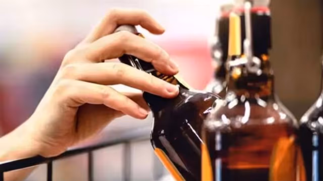 'എനിക്ക് നല്ല കണ്ട്രോൾ ആണ്, എപ്പോൾ വേണമെങ്കിലും ഇതൊക്കെ നിർത്താൻ കഴിയും'; ഇവരോട് എക്സൈസ് പറയാനുള്ളത്