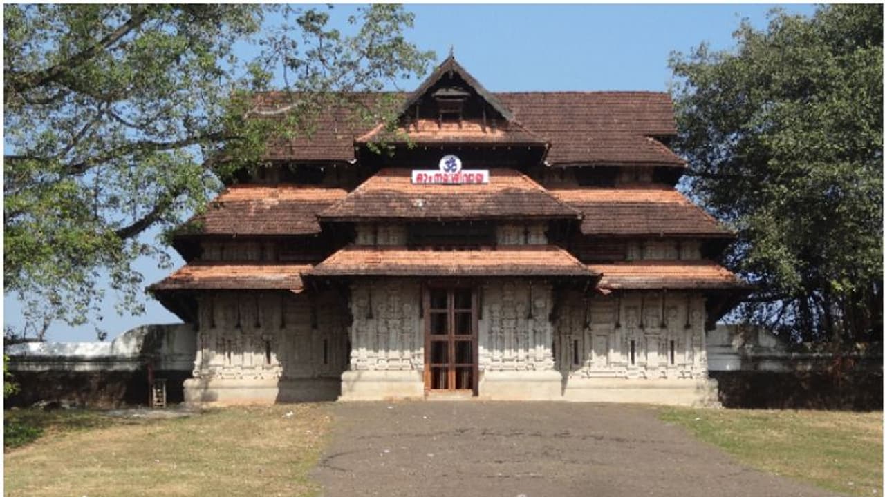 തൃശൂരില്‍ 4 ദിവസം കര്‍ശനനിയന്ത്രണങ്ങള്‍, വിസിലുകള്‍ക്കും നിരോധനം; പ്രത്യേക ഉത്തരവിലെ പ്രധാന നിര്‍ദേശങ്ങള്‍