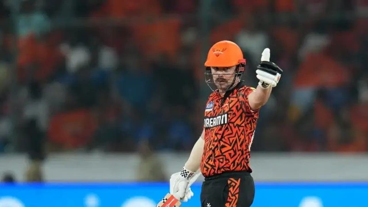 പവര്‍ പ്ലേയില്‍ പവറോടെ ഹൈദരാബാദ്, വെടിക്കെട്ടുമായി ട്രാവിസ് ഹെഡും ഇഷാന്‍ കിഷനും; തകര്‍ത്തടിച്ച് അഭിഷേക് മടങ്ങി