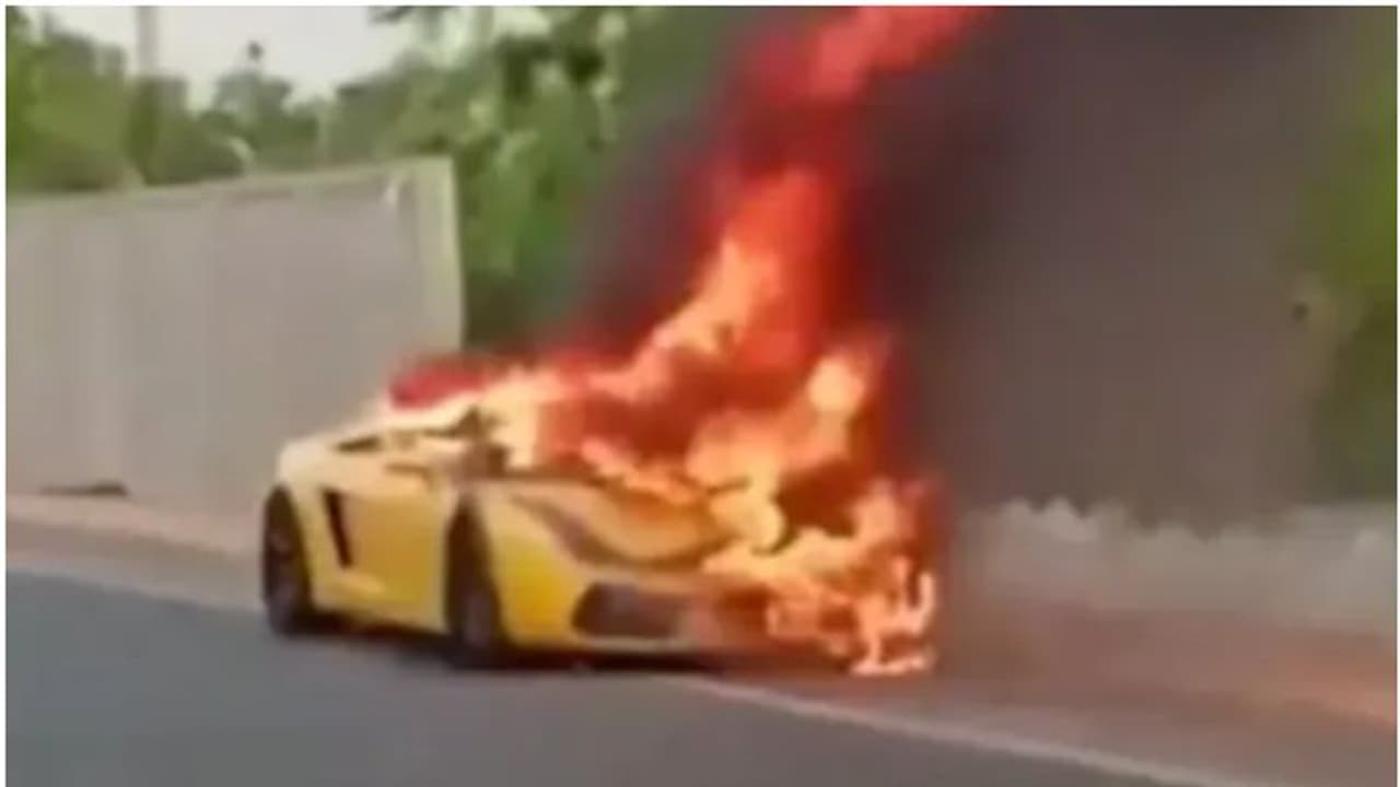 വിൽക്കുന്നതുമായി ബന്ധപ്പെട്ട് തർക്കം; ലംബോർ​ഗിനിയ്ക്ക് തീയിട്ടു, കേസെടുത്ത് പൊലീസ്