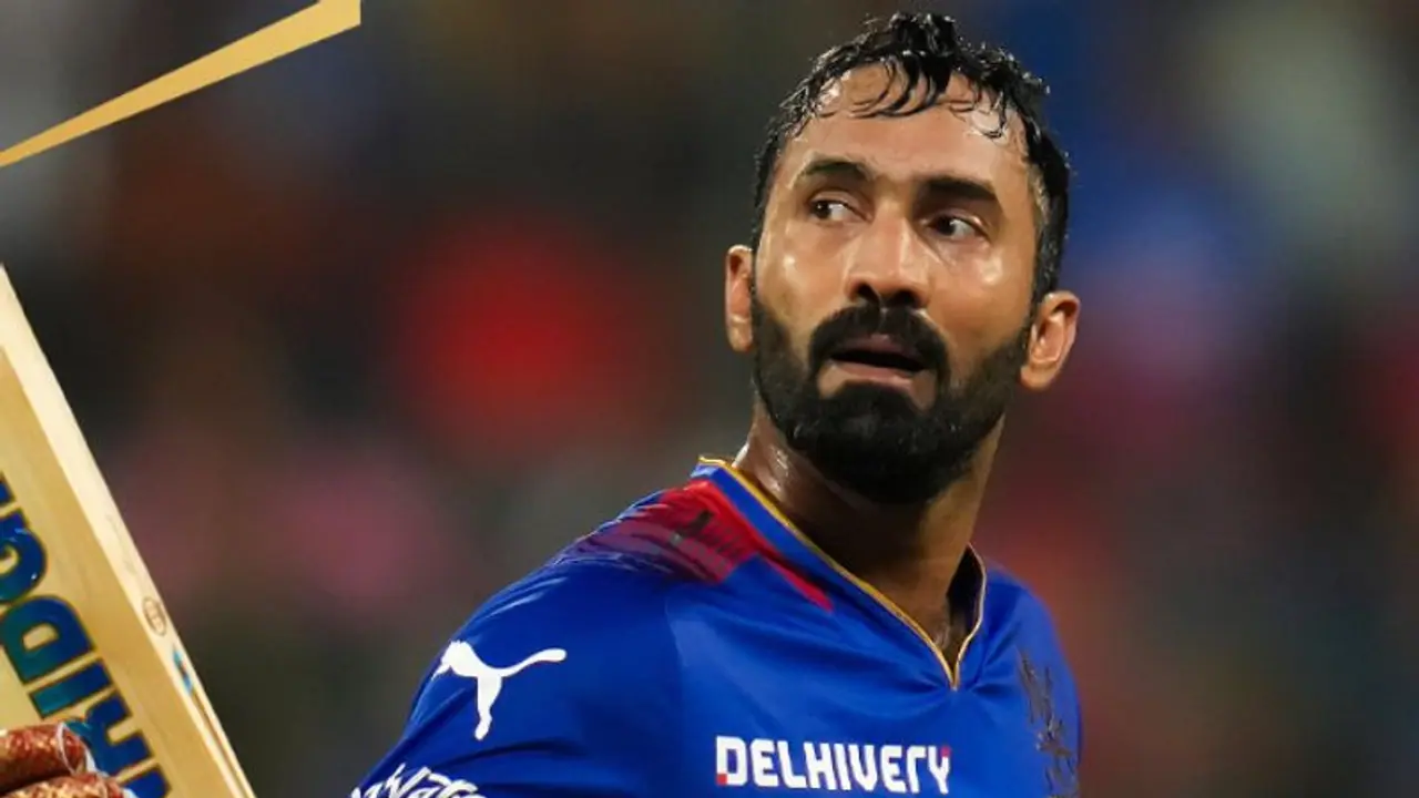 RCB ಗೆಲುವಿಗೆ ಧೋನಿ ಮುಗಿಲೆತ್ತರದ ಸಿಕ್ಸರ್ ಕಾರಣ..! ಚೆನ್ನೈ ಗಾಯದ ಮೇಲೆ ಉಪ್ಪು ಸುರಿದ ಡಿಕೆ