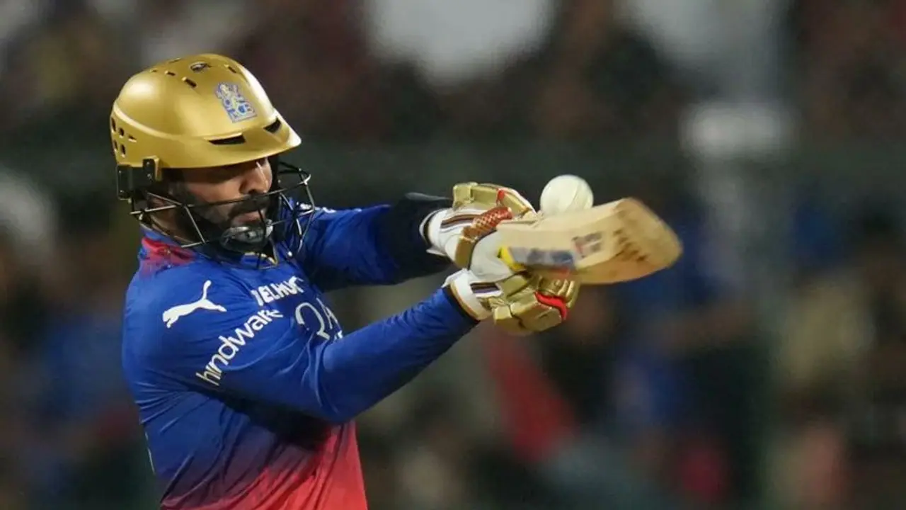 ഞാന് എന്തിനും തയ്യാര്, എല്ലാം അവരുടെ കയ്യില്! ടി20 ലോകകപ്പ് കളിക്കാനുള്ള ആഗ്രഹം തുറന്നുപറഞ്ഞ് കാര്ത്തിക് ഞാന് എന്തിനും തയ്യാര്, എല്ലാം അവരുടെ കയ്യില്! ടി20 ലോകകപ്പ് കളിക്കാനുള്ള ആഗ്രഹം തുറന്നുപറഞ്ഞ് കാര്ത്തിക്