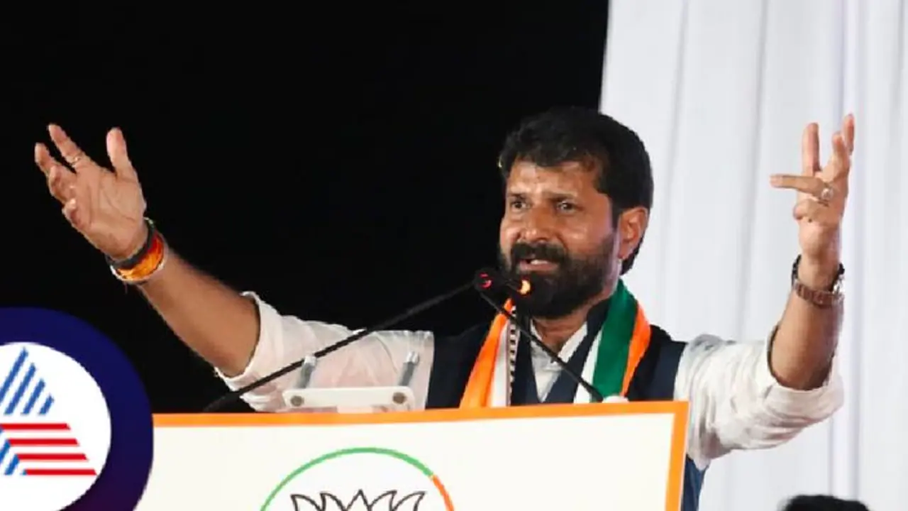 ಸಂವಿಧಾನ ಬದಲಿಸಿದ್ಯಾರು, ಓದಿ ಸತ್ಯ ತಿಳಿದುಕೊಳ್ಳಿ: ಸಿ.ಟಿ.ರವಿ ಸಂವಿಧಾನ ಬದಲಿಸಿದ್ಯಾರು, ಓದಿ ಸತ್ಯ ತಿಳಿದುಕೊಳ್ಳಿ: ಸಿ.ಟಿ.ರವಿ