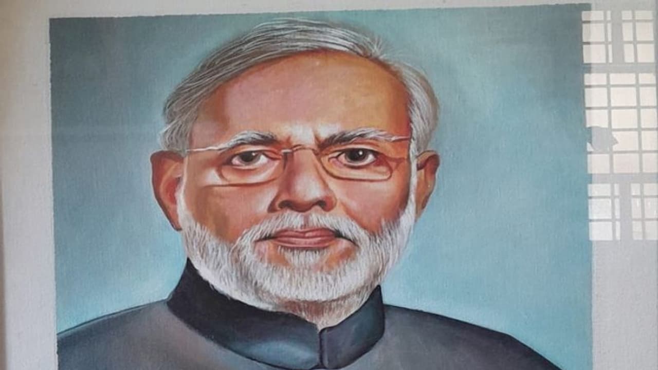 ಮಂಗಳೂರು ಕಲಾವಿದ ರಚಿಸಿದ ಚಿತ್ರ ಸ್ವೀಕರಿಸಿದ ಪ್ರಧಾನಿ ಮೋದಿ ಮಂಗಳೂರು ಕಲಾವಿದ ರಚಿಸಿದ ಚಿತ್ರ ಸ್ವೀಕರಿಸಿದ ಪ್ರಧಾನಿ ಮೋದಿ