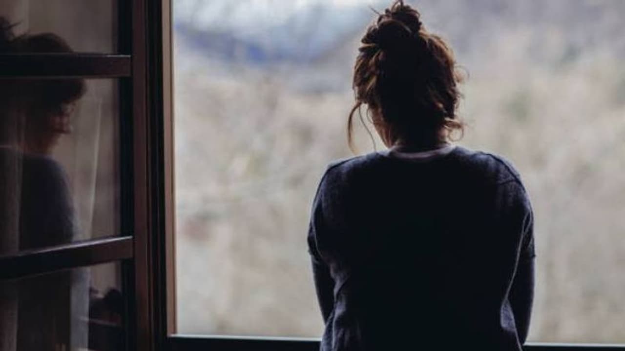 യുവതിക്ക് നഷ്ടപ്പെട്ടത് 14 ലക്ഷം, ക്യാമറയ്ക്ക് മുന്നിൽ വസ്ത്രമഴിച്ച് മറുകുകൾ കാണിക്കണമെന്നും തട്ടിപ്പുകാർ യുവതിക്ക് നഷ്ടപ്പെട്ടത് 14 ലക്ഷം, ക്യാമറയ്ക്ക് മുന്നിൽ വസ്ത്രമഴിച്ച് മറുകുകൾ കാണിക്കണമെന്നും തട്ടിപ്പുകാർ