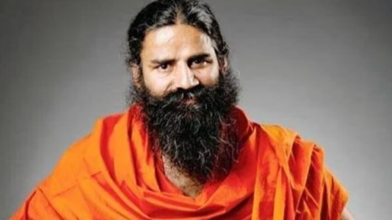 ബാബാ രാംദേവിനെതിരെ അറസ്റ്റ് വാറണ്ട് പുറപ്പെടുവിച്ച് പാലക്കാട് കോടതി; ഒന്നിന് നേരിട്ട് കോടതിയിൽ ഹാജരാവണം