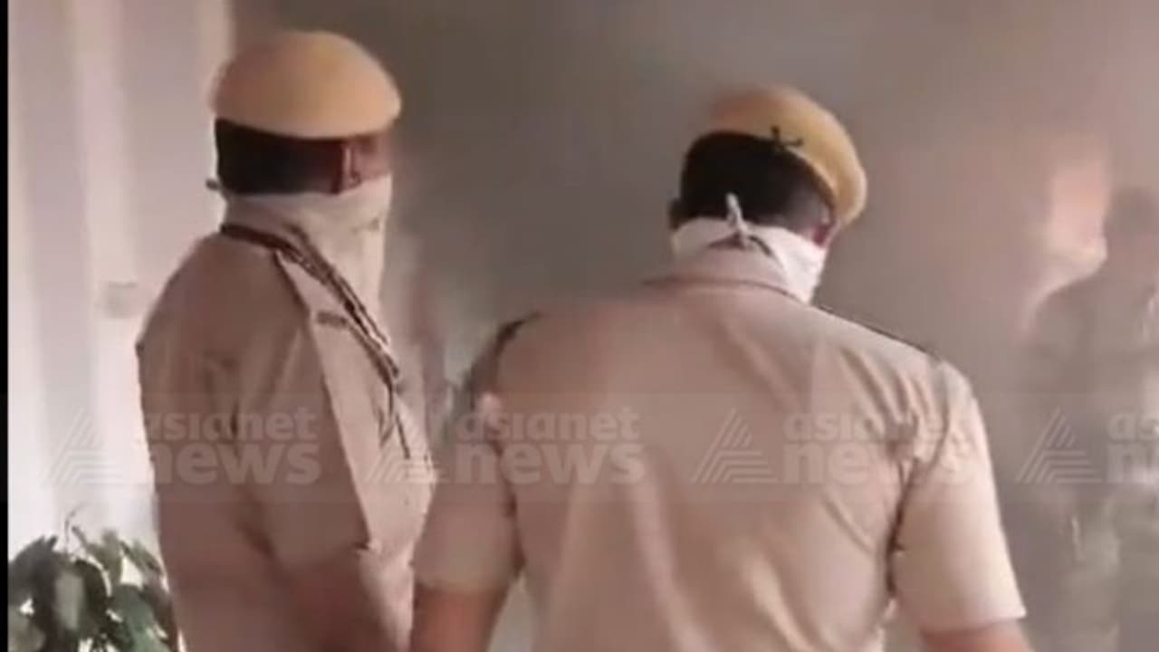 കേന്ദ്ര ആഭ്യന്തര മന്ത്രാലയത്തിൽ തീപ്പിടുത്തം: രേഖകളും കംപ്യൂട്ടറുകളും കത്തിനശിച്ചെന്ന് ഉദ്യോഗസ്ഥര്‍, തീയണച്ചു