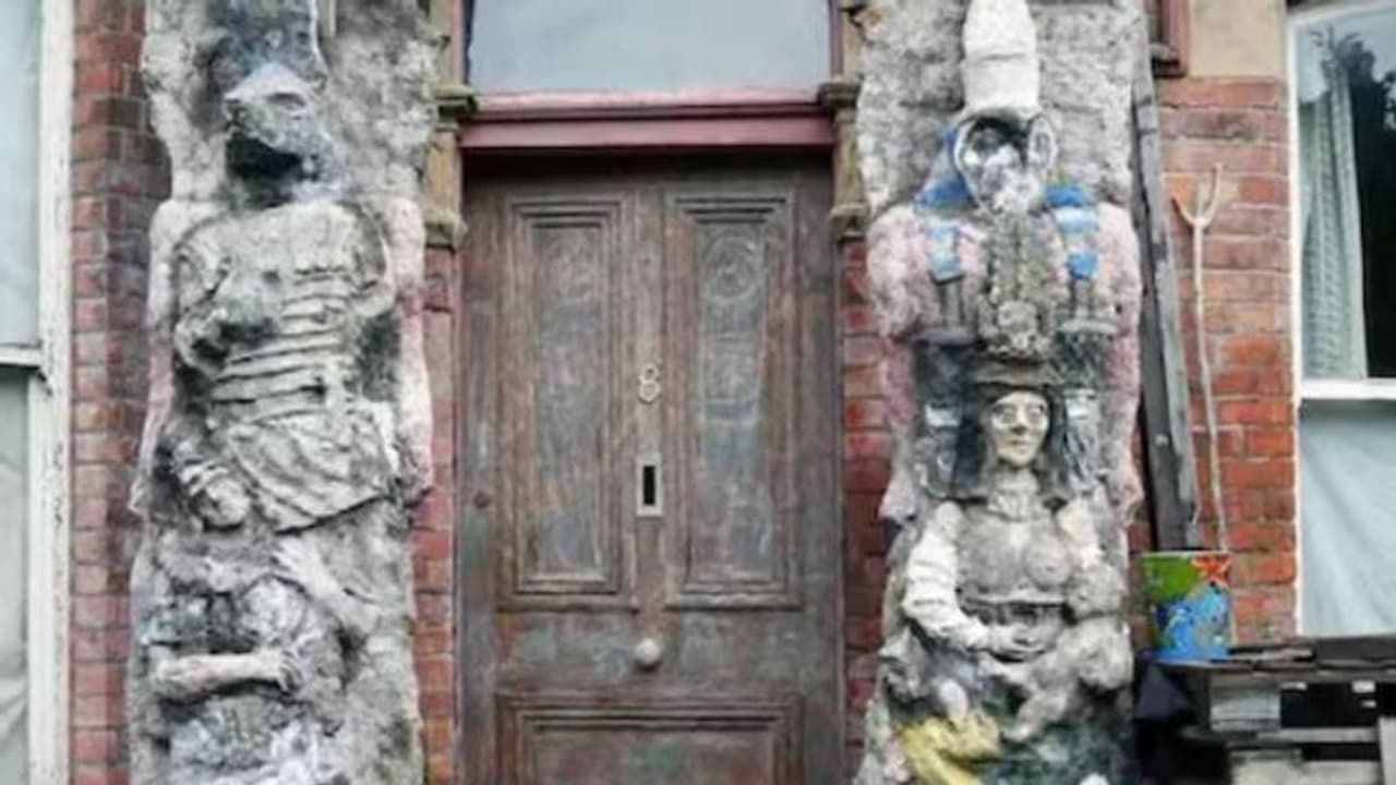 33 വർഷം സ്വന്തം വീട്ടിൽ ഏകാന്തജീവിതം, മരണശേഷം വീട്ടിലെത്തിയവർ കണ്ടത് അതിശയിപ്പിക്കുന്ന കാഴ്ച