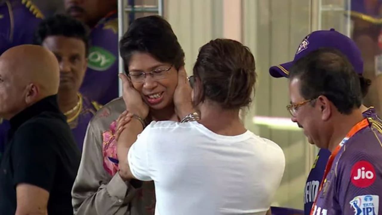 IPL 2024: Shah Rukh Khan's memorable encounter with Jhulan Goswami in the KKR vs RR showdown (WATCH)