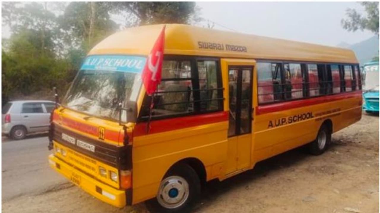 തെരഞ്ഞെടുപ്പ് പ്രചാരണത്തിന് സ്കൂൾ ബസ്! ചിത്രം പുറത്തുവിട്ട് സിപിഎമ്മിന് എന്തുമാകാമോയെന്ന് സിദ്ധിഖിൻ്റെ ചോദ്യം തെരഞ്ഞെടുപ്പ് പ്രചാരണത്തിന് സ്കൂൾ ബസ്! ചിത്രം പുറത്തുവിട്ട് സിപിഎമ്മിന് എന്തുമാകാമോയെന്ന് സിദ്ധിഖിൻ്റെ ചോദ്യം