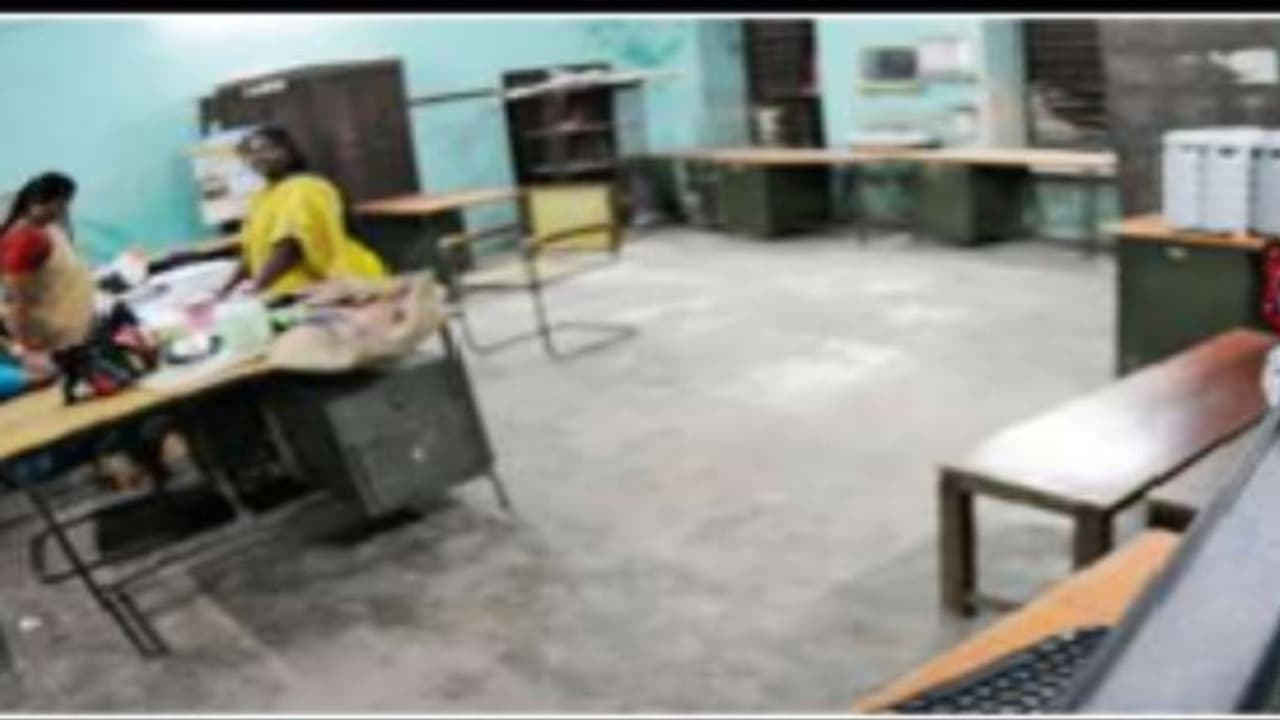 ബൂത്ത് പിടുത്തം, പണവിതരണം, കള്ളവോട്ട്; സ്പോട്ടില് പൊക്കും, വെബ്കാസ്റ്റിങ് സുശക്തം, 8 ജില്ലകളില് സമ്പൂര്ണം ബൂത്ത് പിടുത്തം, പണവിതരണം, കള്ളവോട്ട്; സ്പോട്ടില് പൊക്കും, വെബ്കാസ്റ്റിങ് സുശക്തം, 8 ജില്ലകളില് സമ്പൂര്ണം