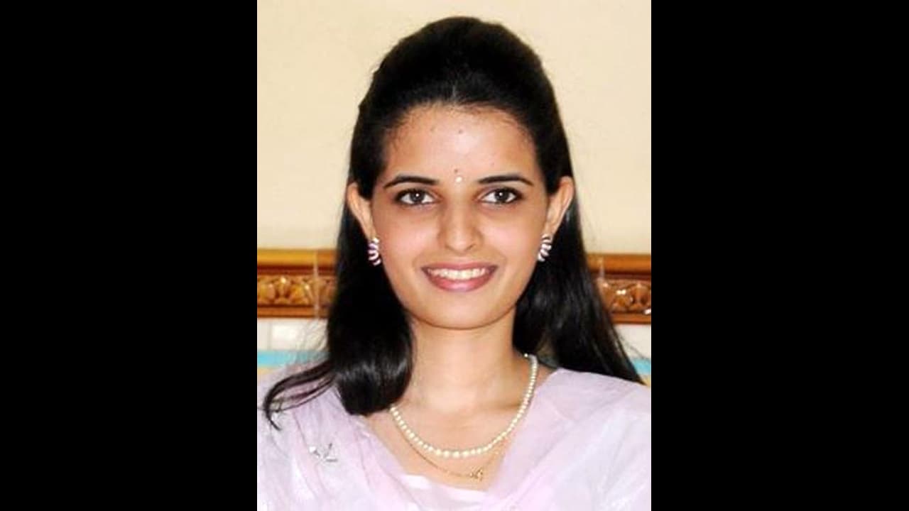 ಯದುವೀರ್ ಒಡೆಯರ್ ಪತ್ನಿ ರಾಣಿ ತ್ರಿಷಿಕಾ ವಿಡಿಯೋ ಸಂದೇಶ ಯದುವೀರ್ ಒಡೆಯರ್ ಪತ್ನಿ ರಾಣಿ ತ್ರಿಷಿಕಾ ವಿಡಿಯೋ ಸಂದೇಶ