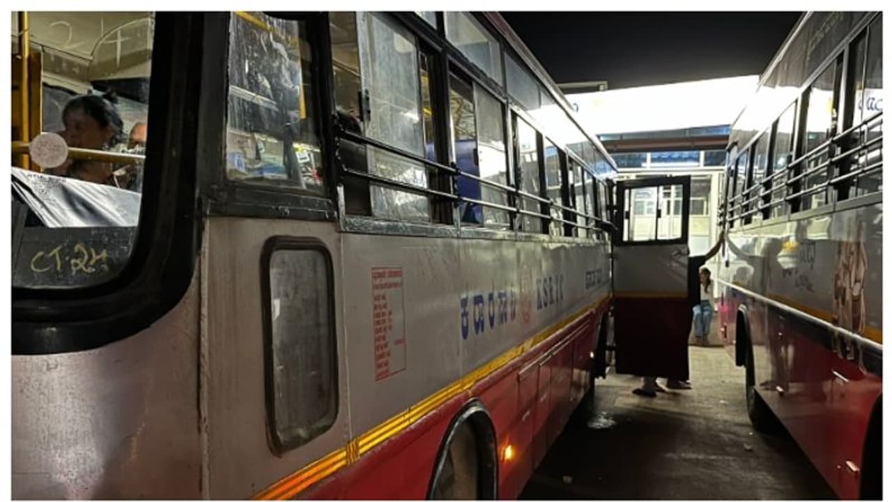 'ഒരു രൂപ ചില്ലറ ഇല്ല, അഞ്ച് രൂപ നഷ്ടം'; കുറിപ്പുമായി യുവാവ്, പരിഹാരം നിര്ദ്ദേശിച്ച് സോഷ്യല് മീഡിയ 'ഒരു രൂപ ചില്ലറ ഇല്ല, അഞ്ച് രൂപ നഷ്ടം'; കുറിപ്പുമായി യുവാവ്, പരിഹാരം നിര്ദ്ദേശിച്ച് സോഷ്യല് മീഡിയ