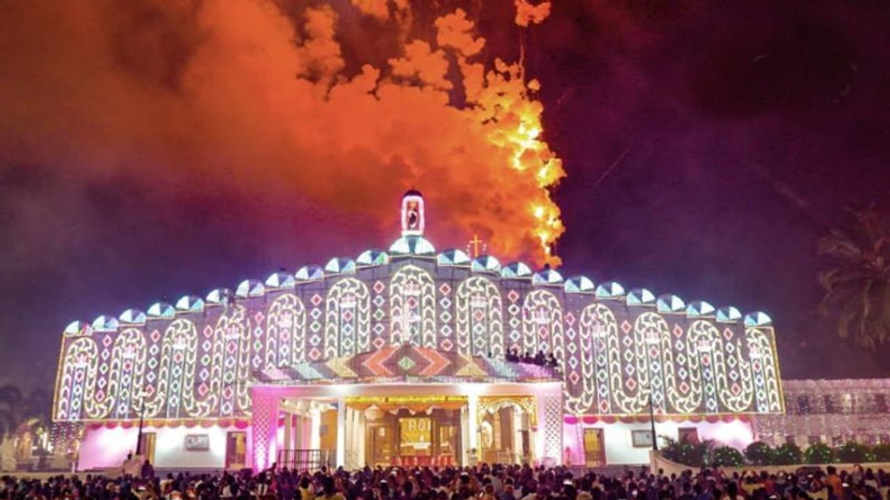 'ഗുണ്ട്, അമിട്ട്, കുഴിമിന്നൽ വേണ്ട...,11 നിർദേശങ്ങൾ'; പാവറട്ടി പെരുന്നാൾ വെടിക്കെട്ടിന് അനുമതി 'ഗുണ്ട്, അമിട്ട്, കുഴിമിന്നൽ വേണ്ട...,11 നിർദേശങ്ങൾ'; പാവറട്ടി പെരുന്നാൾ വെടിക്കെട്ടിന് അനുമതി