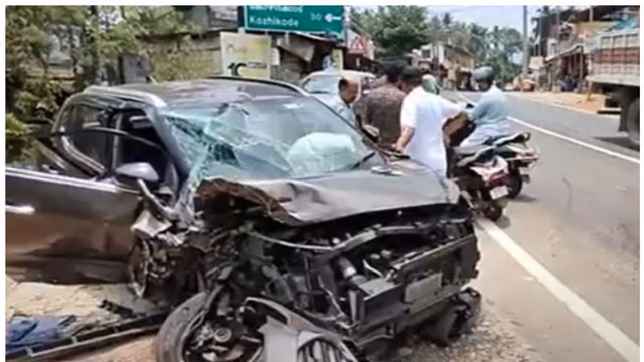 വൻ അപകടമുണ്ടായത് അമിത വേഗതയില് ലോറിയെ ഓവർടേക്ക് ചെയ്യാൻ ശ്രമിക്കുന്നതിനിടെ; എതിരെ വന്ന കാറിലേക്ക് ഇടിച്ചുകയറി വൻ അപകടമുണ്ടായത് അമിത വേഗതയില് ലോറിയെ ഓവർടേക്ക് ചെയ്യാൻ ശ്രമിക്കുന്നതിനിടെ; എതിരെ വന്ന കാറിലേക്ക് ഇടിച്ചുകയറി