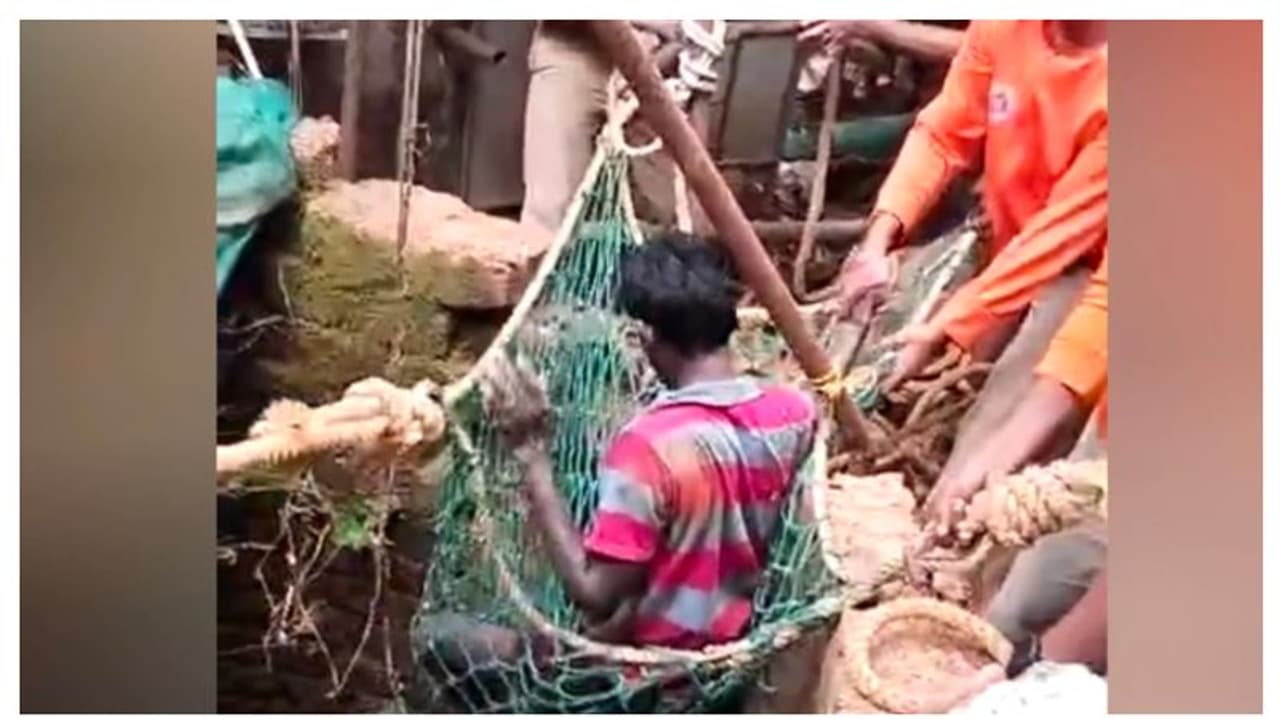 പലവട്ടം മുന്നറിയിപ്പ് നൽകിയിട്ടും വീണ്ടും വീണ്ടും, ഇത്തവണ കാണിപ്പയ്യൂരിൽ, കുടുങ്ങിയത് കിണറ്റിൽ, രക്ഷ ഫയർഫോഴ്സ് പലവട്ടം മുന്നറിയിപ്പ് നൽകിയിട്ടും വീണ്ടും വീണ്ടും, ഇത്തവണ കാണിപ്പയ്യൂരിൽ, കുടുങ്ങിയത് കിണറ്റിൽ, രക്ഷ ഫയർഫോഴ്സ്