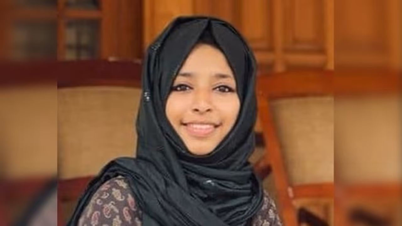 സ്കൂട്ടർ താഴ്ച്ചയിലേക്ക് മറിഞ്ഞ് കോഴിക്കോട് മെഡിക്കൽ കോളേജിലെ വിദ്യാർഥിനി മരിച്ചു ; സുഹൃത്തിന് പരിക്ക് സ്കൂട്ടർ താഴ്ച്ചയിലേക്ക് മറിഞ്ഞ് കോഴിക്കോട് മെഡിക്കൽ കോളേജിലെ വിദ്യാർഥിനി മരിച്ചു ; സുഹൃത്തിന് പരിക്ക്