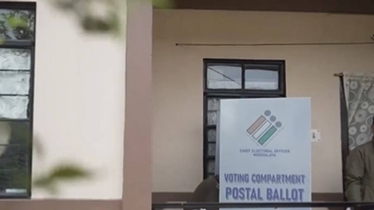 വോട്ട് ഫ്രം ഹോമില് ആശങ്ക വേണോ; വിവാദ ചിത്രങ്ങളില് വിശദീകരണവുമായി മുഖ്യ തെരഞ്ഞെടുപ്പ് ഓഫീസര് വോട്ട് ഫ്രം ഹോമില് ആശങ്ക വേണോ; വിവാദ ചിത്രങ്ങളില് വിശദീകരണവുമായി മുഖ്യ തെരഞ്ഞെടുപ്പ് ഓഫീസര്