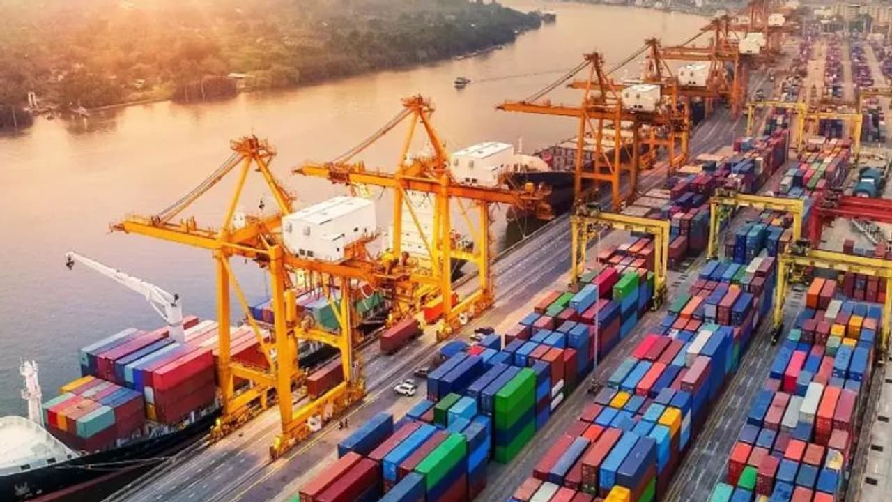 இந்தியா.. ஏற்றுமதி துறையில் வளர்ச்சி.. மாஸ் காட்டும் குஜராத்.. அசுர வேகத்தில் வளரும் தமிழகம் ஒரு பார்வை! இந்தியா.. ஏற்றுமதி துறையில் வளர்ச்சி.. மாஸ் காட்டும் குஜராத்.. அசுர வேகத்தில் வளரும் தமிழகம் ஒரு பார்வை!