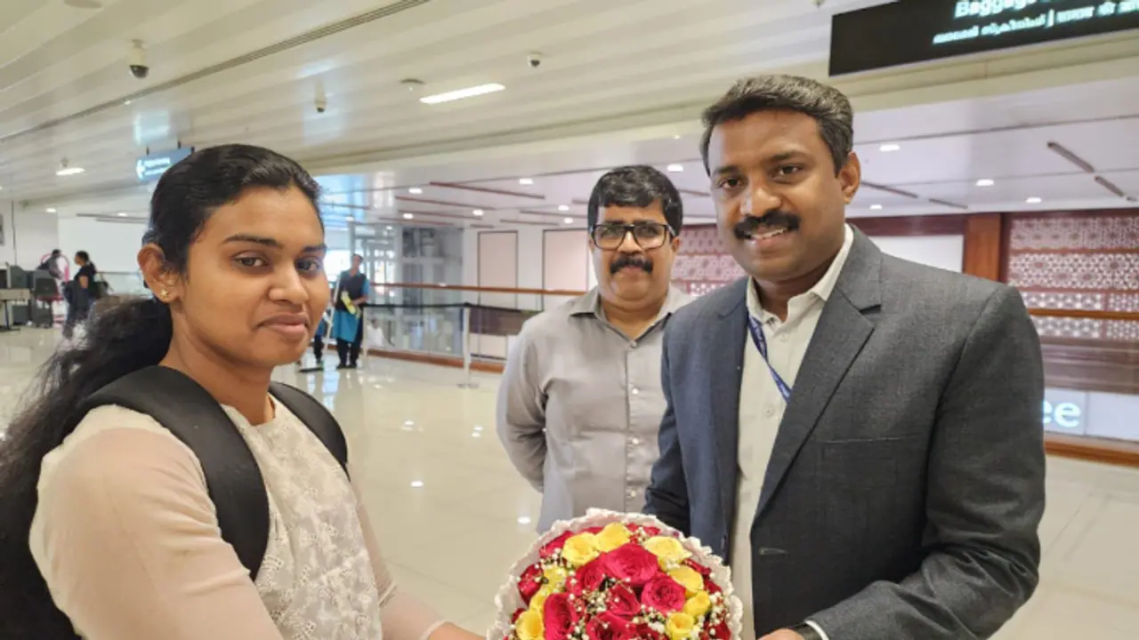 Israel Iran War: ఇరాన్ ఆధీనంలో ఇజ్రాయెల్ నౌక.. భారతీయ మహిళకు విముక్తి.. Israel Iran War: ఇరాన్ ఆధీనంలో ఇజ్రాయెల్ నౌక.. భారతీయ మహిళకు విముక్తి..