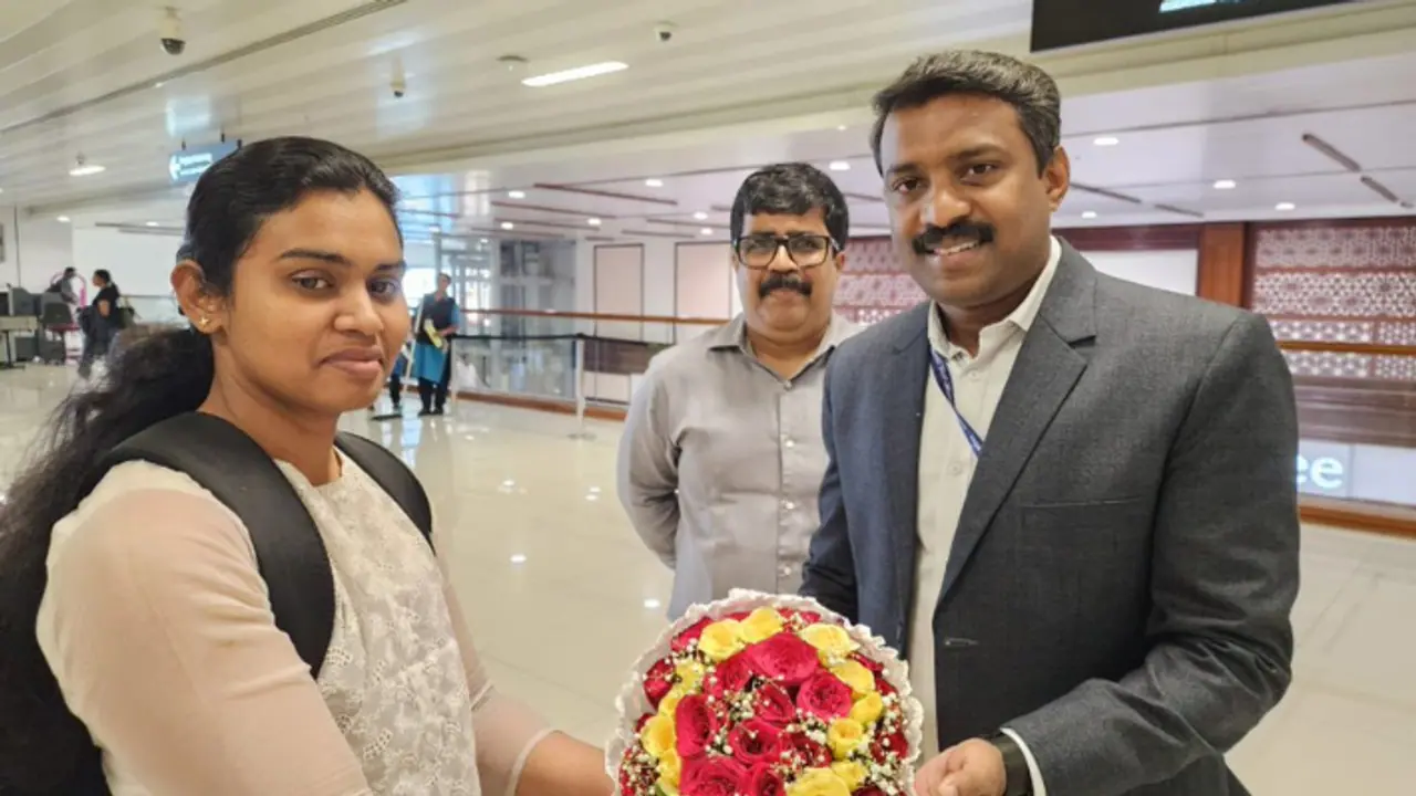 ஈரான் சிறைபிடித்த கப்பலில் இருந்த இந்தியப் பெண் பத்திரமாக வீடு திரும்பினார்: வெளியுறவுத்துறை