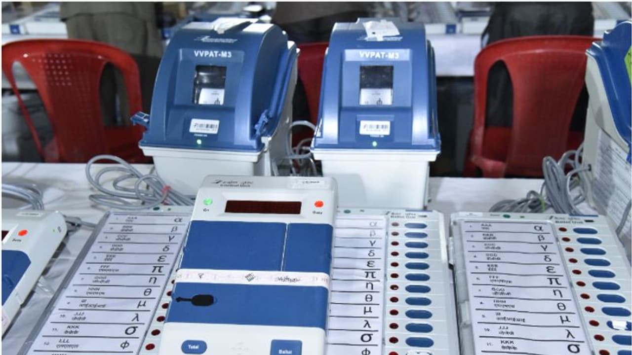 விவிபேட் வழக்கில் நாளை தீர்ப்பு வழங்குகிறது உச்ச நீதிமன்றம்; 100% வாக்குச் சீட்டு சரிபார்ப்பு சாத்தியமா?