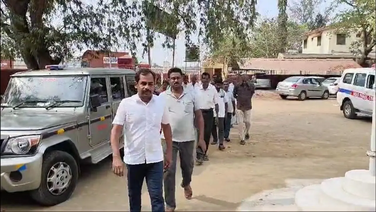 காரில் வந்த காங்கிரஸ் நிர்வாகி மீது கொலைவெறி தாக்குதல்; போலீஸ் வலைவீச்சு