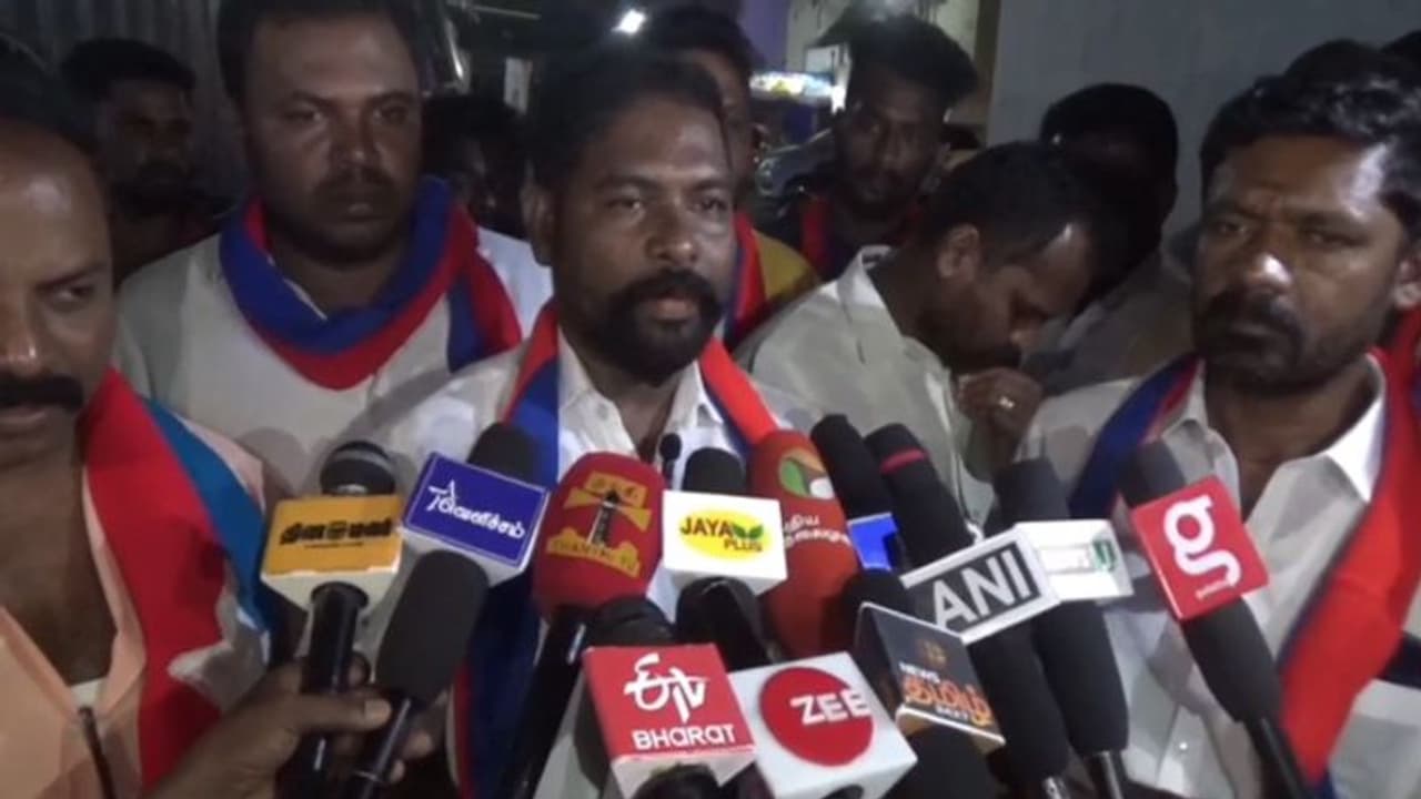 கிருஷ்ணகிரி காங்கிரஸ் வேட்பாளர் வீட்டை முற்றுகையிட்ட விசிகவினர்!