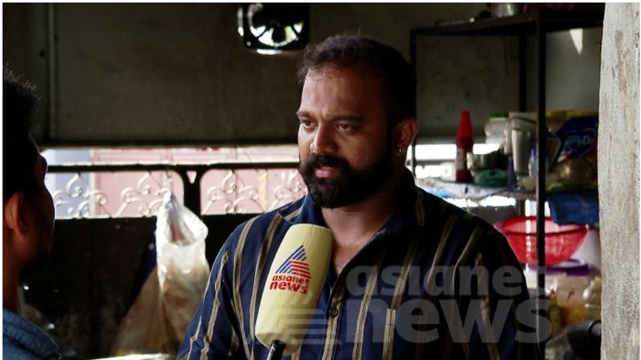 കേരള ഹാൻഡ്ബോള് ടീമിന് ഭക്ഷണം നൽകി 'കുടുങ്ങി'; യുവ സംരംഭകന് 20 മാസമായിട്ടും പണം നൽകിയില്ലെന്ന് പരാതി കേരള ഹാൻഡ്ബോള് ടീമിന് ഭക്ഷണം നൽകി 'കുടുങ്ങി'; യുവ സംരംഭകന് 20 മാസമായിട്ടും പണം നൽകിയില്ലെന്ന് പരാതി