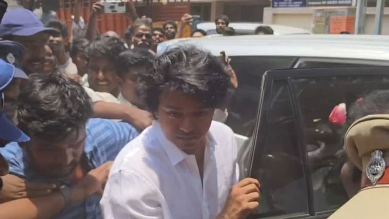 கதறும் மக்கள்... முதல் ஆளாக விஷ சாராயத்தால் பாதிக்கப்பட்ட மக்களை காண கள்ளக்குறிச்சி விரைகிறார் விஜய்!