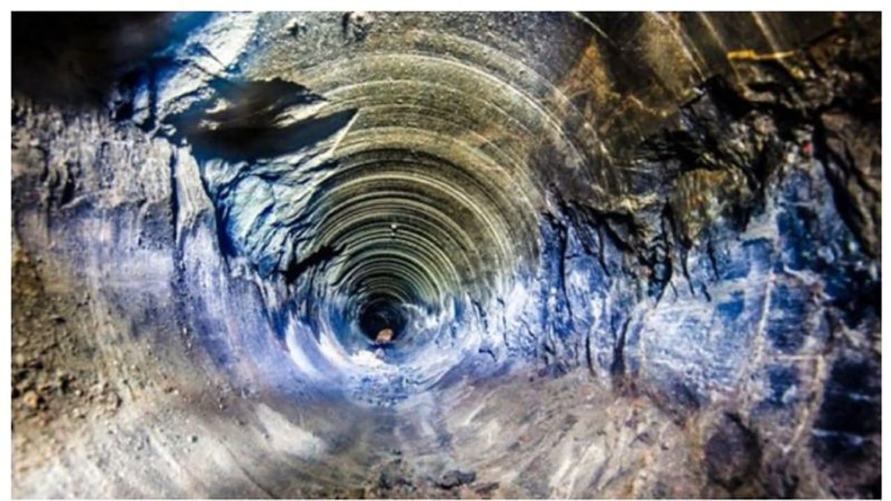 12 കിലോമീറ്റര്‍ ആഴം; ലോകത്തിലെ ഏറ്റവും ആഴമേറിയ മനുഷ്യനിർമ്മിത ദ്വാരം അടയ്ക്കാൻ റഷ്യയ്ക്ക് പല കാരണങ്ങൾ 