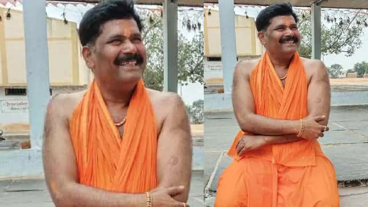 ಸಚಿವ ತಂಗಡಗಿಗೆ ಹನುಮಮಾಲೆ ತೊಡಿಸಿದ ಆರ್‌ಎಸ್‌ಎಸ್‌ ಮುಖಂಡರು: ಐದು ದಿನಗಳ ವ್ರತಾಚರಣೆ