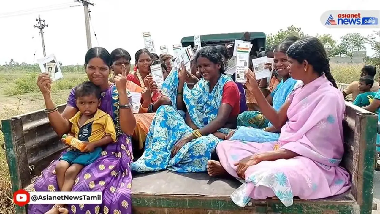 சிவகாசியில் ஒரே குடும்பத்தை சேர்ந்த 90 பேர் ஒரே நேரத்தில் வாக்களிக்க வந்த சுவாரசியம்