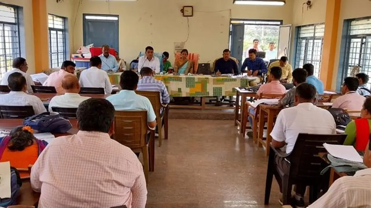 ತುಮಕೂರು : ಹೊಸ ಕೊಳವೆಬಾವಿ ಕೊರೆಸಲು 8.5 ಕೋಟಿ ರು. ಅನುದಾನ ತುಮಕೂರು : ಹೊಸ ಕೊಳವೆಬಾವಿ ಕೊರೆಸಲು 8.5 ಕೋಟಿ ರು. ಅನುದಾನ