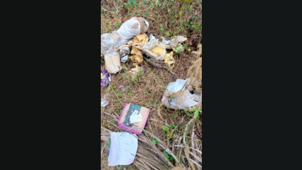 പറമ്പില്‍ അജൈവ മാലിന്യം തളളി, പാര്‍സല്‍ കവറില്‍ നിന്ന് ആളെ തിരിച്ചറിഞ്ഞു; തിരികെയെടുപ്പിച്ച് പിഴ ചുമത്തി