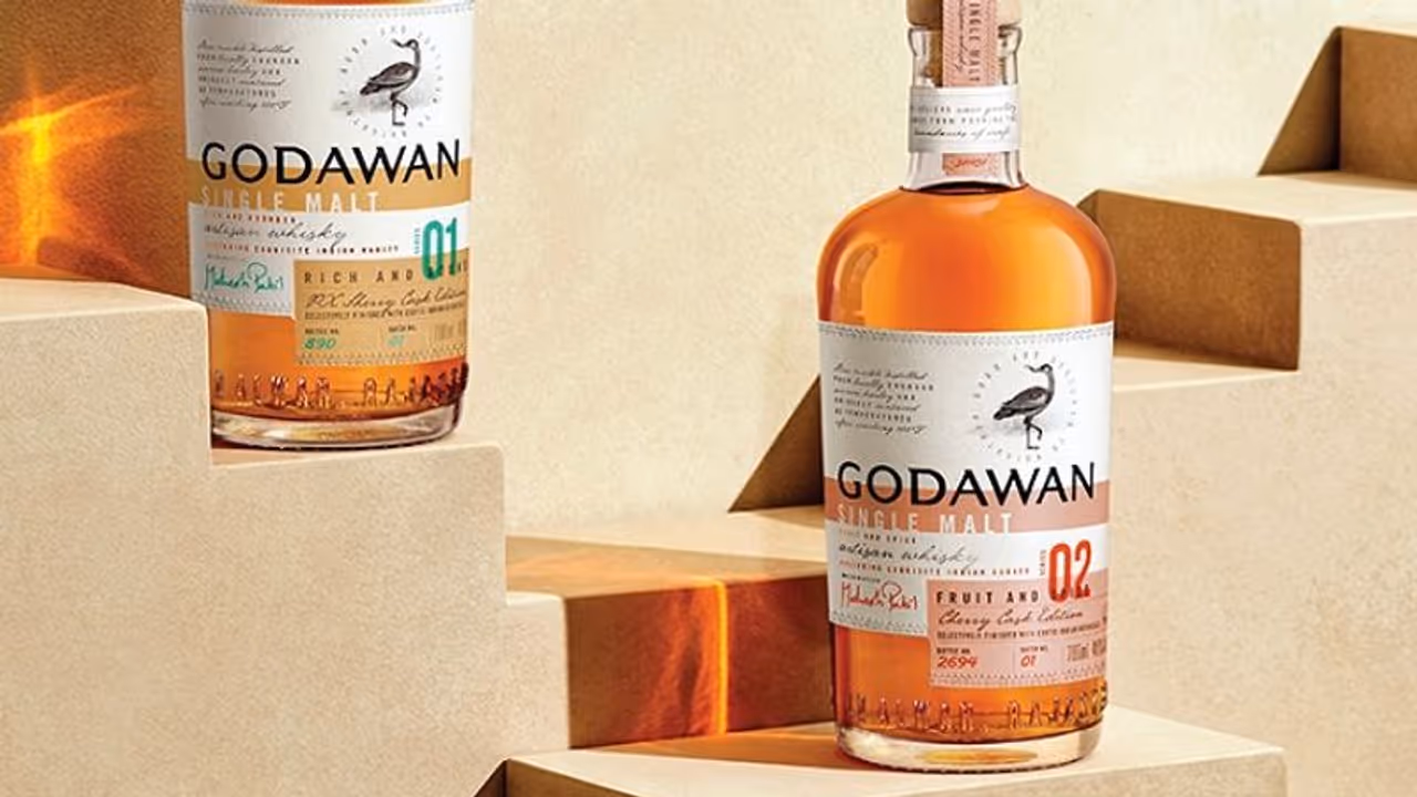 உலகின் தலைசிறந்த சிங்கிள் மால்ட் விருதை வென்ற இந்திய விஸ்கி கோடவன் 100!