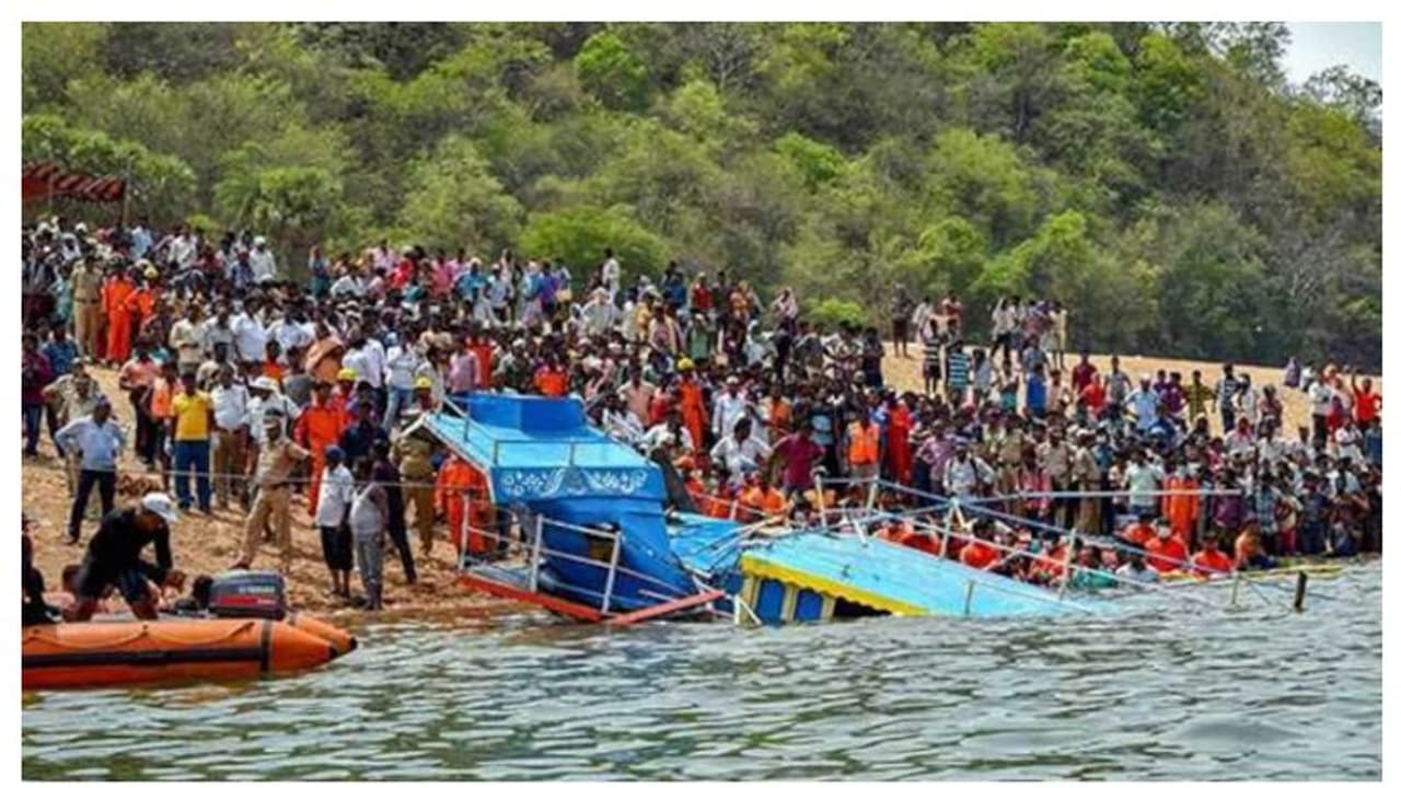 മഹാനദിയിൽ അമ്പതോളം യാത്രക്കാരുമായി ബോട്ട് മുങ്ങി, ഏഴുമരണം മഹാനദിയിൽ അമ്പതോളം യാത്രക്കാരുമായി ബോട്ട് മുങ്ങി, ഏഴുമരണം