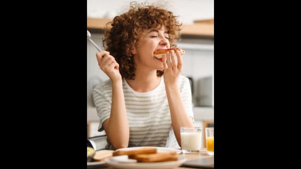 மக்களே உஷார்... எவ்வளவு பசியில் இருந்தாலும் கூட மதியம் இந்த மாதிரி உணவுகளை சாப்பிடாதீங்க..! மக்களே உஷார்... எவ்வளவு பசியில் இருந்தாலும் கூட மதியம் இந்த மாதிரி உணவுகளை சாப்பிடாதீங்க..!