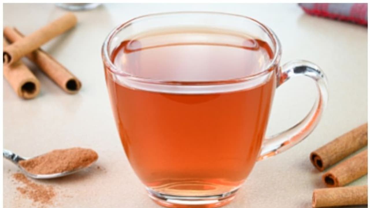 കറുവപ്പട്ട വെള്ളത്തിൽ അര ടീസ്പൂൺ തേൻ ചേർത്ത് കുടിക്കുന്നത് കൊണ്ടുള്ള ഗുണങ്ങൾ കറുവപ്പട്ട വെള്ളത്തിൽ അര ടീസ്പൂൺ തേൻ ചേർത്ത് കുടിക്കുന്നത് കൊണ്ടുള്ള ഗുണങ്ങൾ