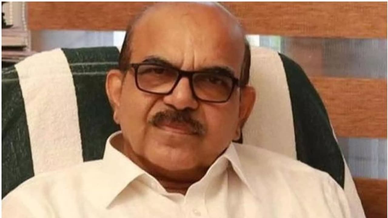 'എസ്എഫ്ഐക്കാലം മുതൽ വേട്ടയാടപ്പെടുന്നു', ആരോപണങ്ങളില് ഭയമില്ലെന്ന് പി ശശി; വിവാദങ്ങളിൽ പ്രതികരണം 'എസ്എഫ്ഐക്കാലം മുതൽ വേട്ടയാടപ്പെടുന്നു', ആരോപണങ്ങളില് ഭയമില്ലെന്ന് പി ശശി; വിവാദങ്ങളിൽ പ്രതികരണം