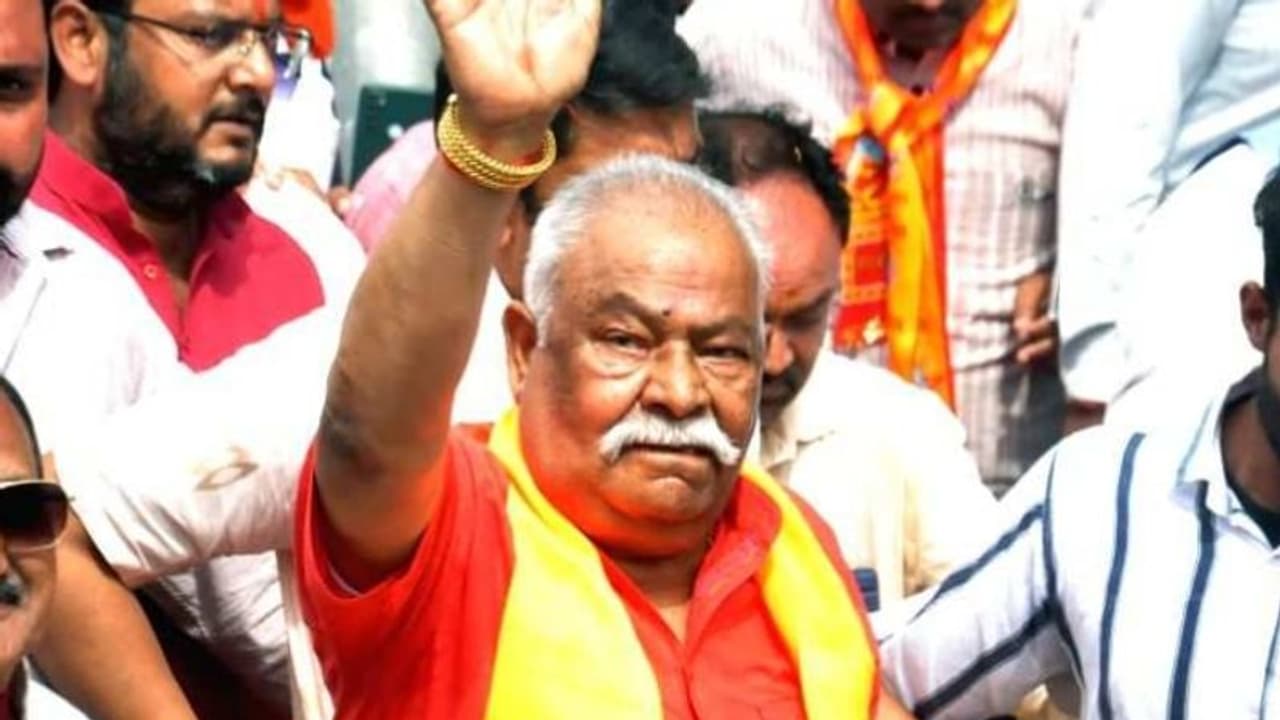 വോട്ടെടുപ്പിന്റെ പിറ്റേന്ന് ബിജെപി സ്ഥാനാര്ത്ഥി ഹൃദയാഘാതം മൂലം മരിച്ചു വോട്ടെടുപ്പിന്റെ പിറ്റേന്ന് ബിജെപി സ്ഥാനാര്ത്ഥി ഹൃദയാഘാതം മൂലം മരിച്ചു