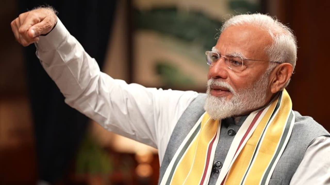 ತಿರಂಗ ಹಿಡಿದರೆ ಸಾಕು ದಾರಿ ಬಿಡುತ್ತಾರೆ, ಇದು ವಿಶ್ವದಲ್ಲಿ ಭಾರತ ಸಂಪಾದಿಸಿದ ಗೌರವ; ಮೋದಿ ಸಂದರ್ಶನ! ತಿರಂಗ ಹಿಡಿದರೆ ಸಾಕು ದಾರಿ ಬಿಡುತ್ತಾರೆ, ಇದು ವಿಶ್ವದಲ್ಲಿ ಭಾರತ ಸಂಪಾದಿಸಿದ ಗೌರವ; ಮೋದಿ ಸಂದರ್ಶನ!