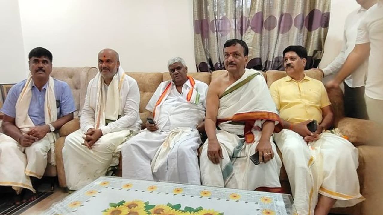 ಲೋಕಸಭೆ ಚುನಾವಣೆ ಬಳಿಕ ಸಿಎಂ ಸ್ಥಾನದಲ್ಲಿ ಸಿದ್ದು ಇರಲ್ಲ: ಎಚ್.ಡಿ.ರೇವಣ್ಣ ಲೋಕಸಭೆ ಚುನಾವಣೆ ಬಳಿಕ ಸಿಎಂ ಸ್ಥಾನದಲ್ಲಿ ಸಿದ್ದು ಇರಲ್ಲ: ಎಚ್.ಡಿ.ರೇವಣ್ಣ