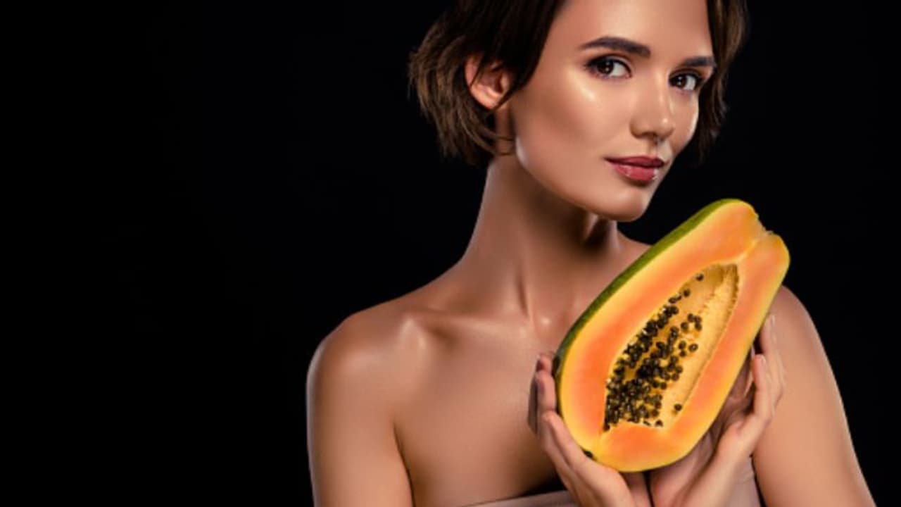 വെയിലേറ്റ് മുഖം കരുവാളിച്ചോ? സൺ ടാൻ അകറ്റാൻ പപ്പായ ഇങ്ങനെ ഉപയോഗിക്കൂ... വെയിലേറ്റ് മുഖം കരുവാളിച്ചോ? സൺ ടാൻ അകറ്റാൻ പപ്പായ ഇങ്ങനെ ഉപയോഗിക്കൂ...