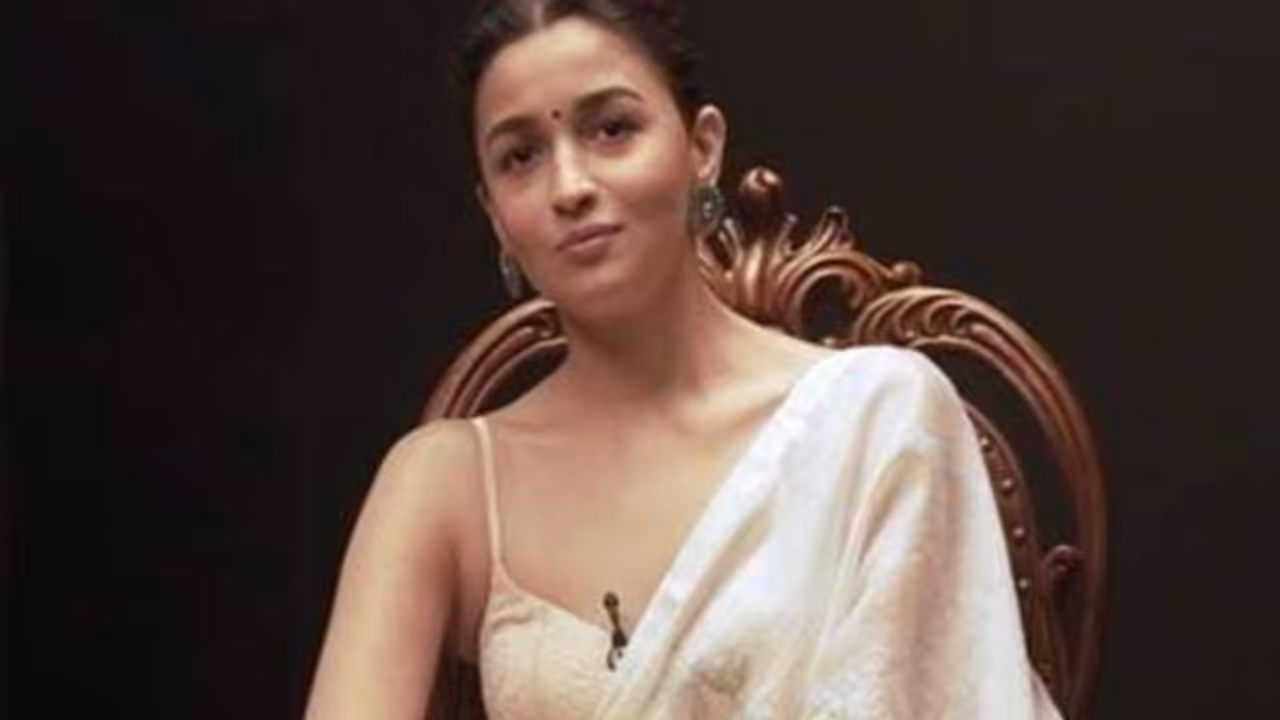 ജനപ്രീതിയില് മലയാളി നടിയും ഇന്ത്യൻ താരങ്ങളില് മുന്നില്, ആലിയ ഭട്ട് രണ്ടാമത് ജനപ്രീതിയില് മലയാളി നടിയും ഇന്ത്യൻ താരങ്ങളില് മുന്നില്, ആലിയ ഭട്ട് രണ്ടാമത്