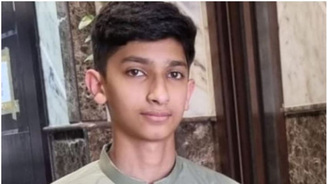 അമ്മയുമായി വഴക്കുണ്ടായതിന് പിന്നാലെ കാണാതായി; മരിച്ച നിലയിൽ കണ്ടെത്തിയ 17കാരന്റെ മൃതദേഹം യുഎഇയിൽ ഖബറടക്കി അമ്മയുമായി വഴക്കുണ്ടായതിന് പിന്നാലെ കാണാതായി; മരിച്ച നിലയിൽ കണ്ടെത്തിയ 17കാരന്റെ മൃതദേഹം യുഎഇയിൽ ഖബറടക്കി