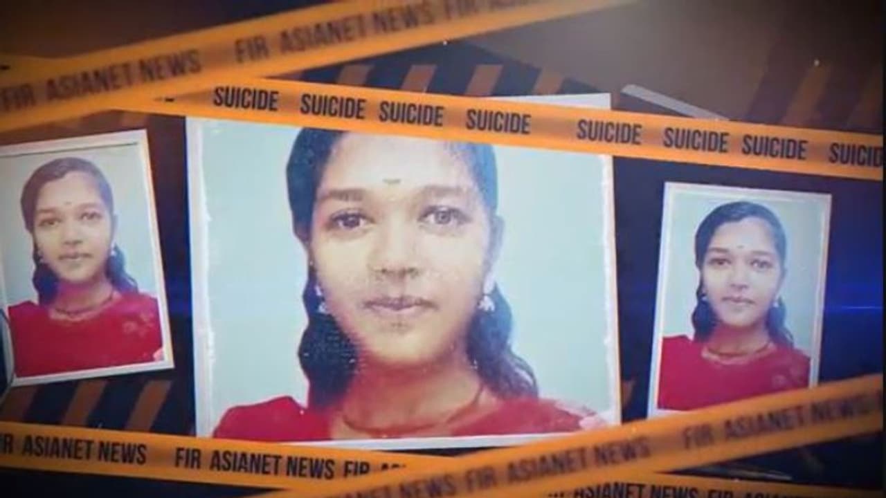 നിലമ്പൂരിൽ പ്ലസ്ടു വിദ്യാര്ത്ഥിനി ജീവനൊടുക്കിയത് മൊബൈലിൽ കളിച്ചത് അച്ഛൻ വിലക്കിയത് മൂലമെന്ന് പൊലീസ് നിലമ്പൂരിൽ പ്ലസ്ടു വിദ്യാര്ത്ഥിനി ജീവനൊടുക്കിയത് മൊബൈലിൽ കളിച്ചത് അച്ഛൻ വിലക്കിയത് മൂലമെന്ന് പൊലീസ്