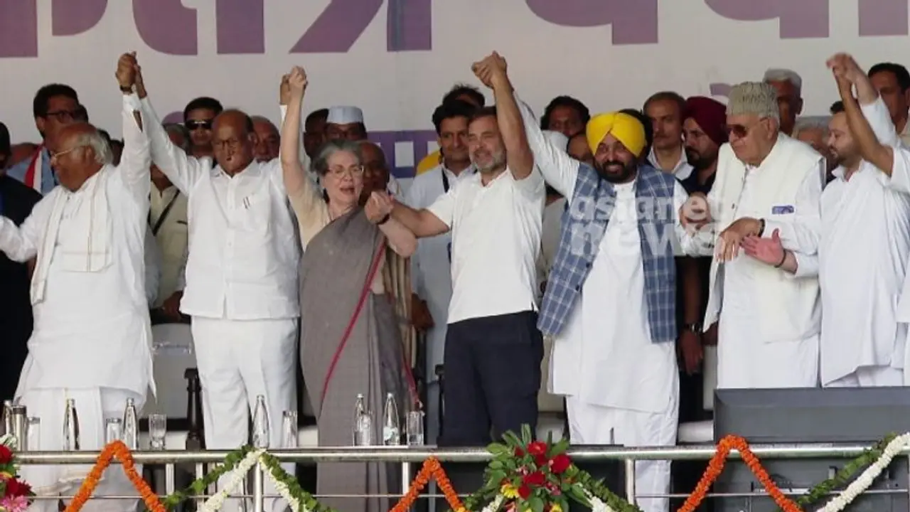 13 தொகுதி இடைத்தேர்தல்: அதிக இடங்களைக் கைப்பற்றி கெத்து காட்டும் இந்தியா கூட்டணி! பாஜகவுக்கு பின்னடைவு!