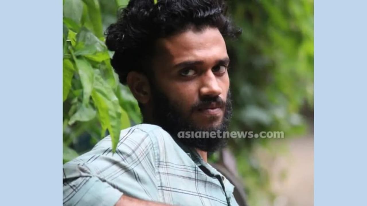 മദ്യപിക്കുന്നതിനിടെ പൊലീസിനെ കണ്ട് പേടിച്ചോടിയ യുവാവ് കിണറ്റില് വീണുമരിച്ചു മദ്യപിക്കുന്നതിനിടെ പൊലീസിനെ കണ്ട് പേടിച്ചോടിയ യുവാവ് കിണറ്റില് വീണുമരിച്ചു